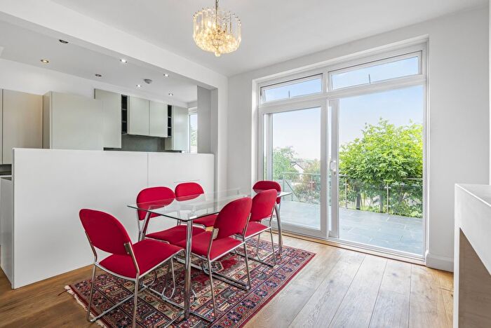 3 Bedroom Detached House To Rent In Bellingham Road, London, SE6