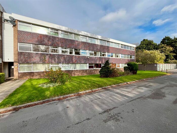 3 Bedroom Flat For Sale In St. Marys Mount, Cottingham, HU16