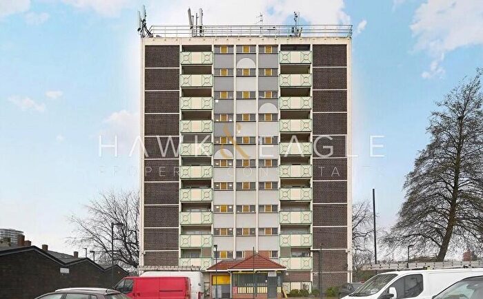 3 Bedroom Flat To Rent In Butchers Road, London, Greater London., E16