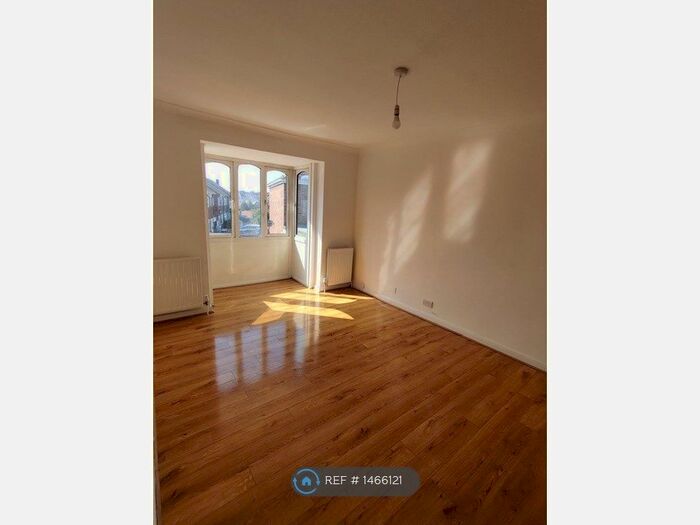 3 Bedroom Semi-Detached House To Rent In Sharnbrooke Close, Welling, DA16