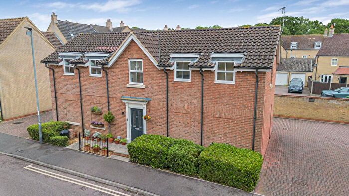 2 Bedroom Coach House For Sale In Christie Drive, Hinchingbrooke Park, Huntingdon., PE29