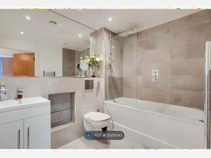 2 Bedroom Flat To Rent In Lidcote House, London, SW9