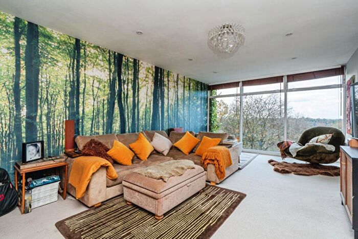 3 Bedroom Maisonette For Sale In Frith Hill Road, Godalming, GU7