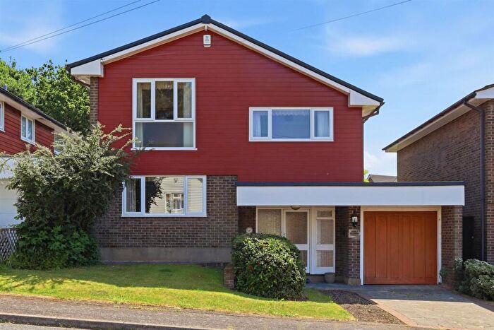 4 Bedroom Detached House For Sale In Cromwell Avenue, Billericay, CM12