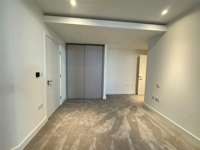 2 Bedroom Apartment To Rent In South Quay Plaza, Marsh Wall, London, E14