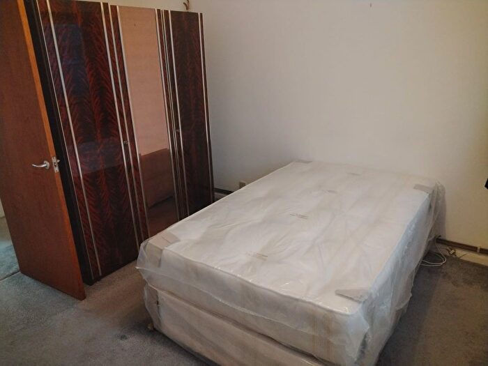 2 Bedroom Flat To Rent In Lindsey Close, Mitcham, CR4