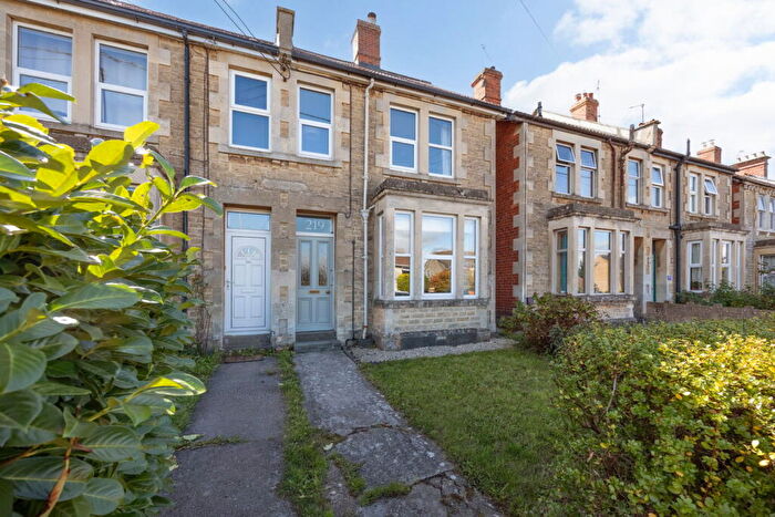 3 Bedroom Semi Detached House For Sale In London Road, Chippenham, SN15