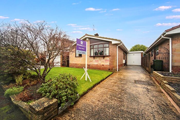 2 Bedroom Detached House For Sale In Pennine Avenue, Wigan, WN3