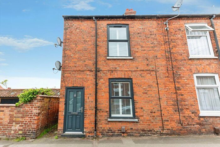 3 Bedroom End Of Terrace House For Sale In Hawthorne Avenue, Louth, LN11
