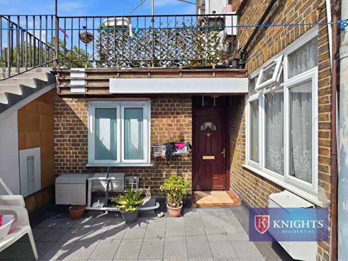 2 Bedroom Flat For Sale In Salisbury Mansions Fore Street, London, N9