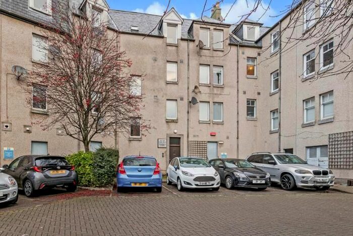 2 Bedroom Flat To Rent In Rennies Court, The Green, Aberdeen, AB11