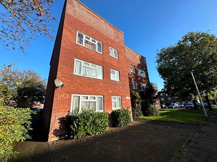 2 Bedroom Flat To Rent In Mulberry Close, Broxbourne, EN10