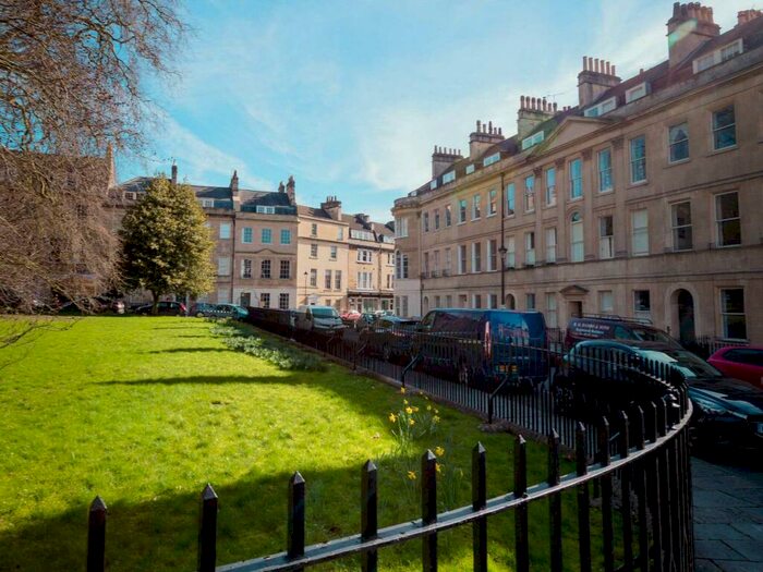 2 Bedroom Apartment To Rent In St James`s Square, Bath, BA1