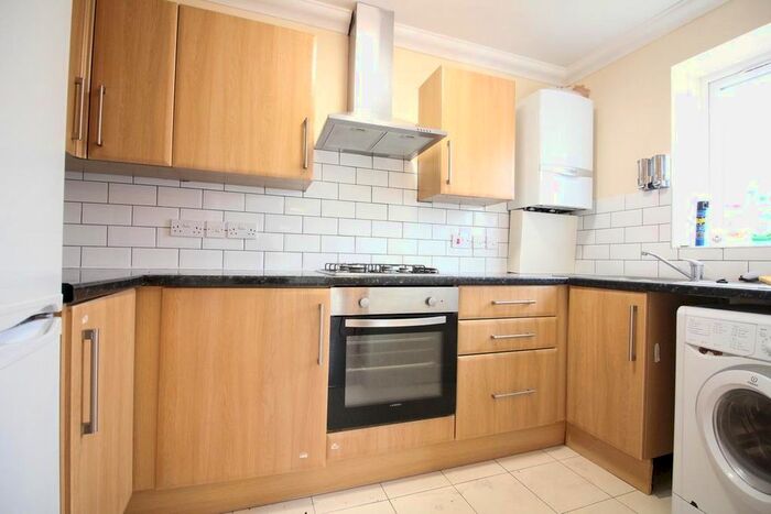 2 Bedroom Flat To Rent In Hatton Road, Bedfont, Feltham TW14