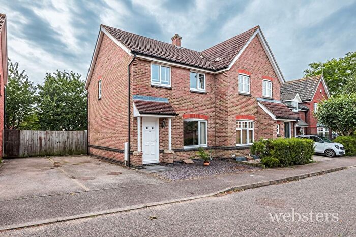 3 Bedroom Semi-detached House For Sale In Webb Drive, Rackheath, NR13