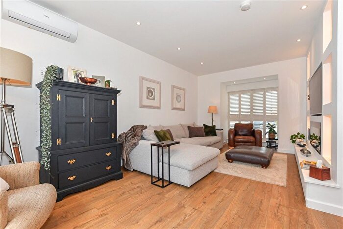 4 Bedroom Detached House For Sale In Highwood Drive, Chilmington Green, Kent, TN23