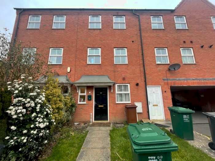 4 Bedroom Town House To Rent In Sherbourne Drive, Hilton, Derby, Derbyshire, DE65