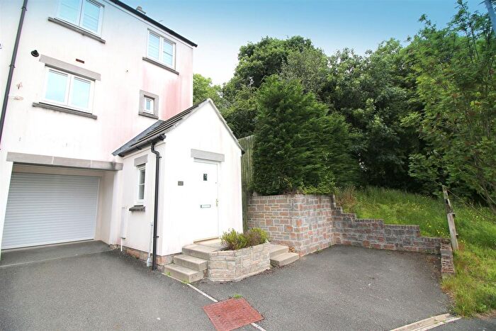 3 Bedroom Town House To Rent In Meadow Drive, Pillmere, Saltash, PL12