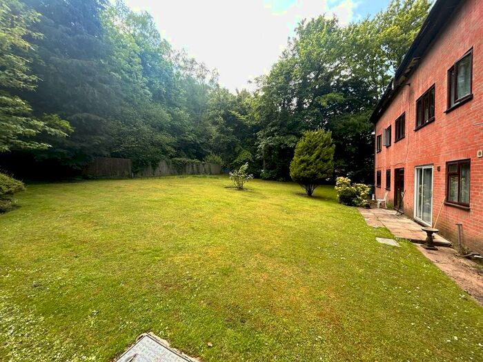 2 Bedroom Apartment To Rent In Acacia Court, Crowthorne Road, Bracknell, Berkshire, RG12