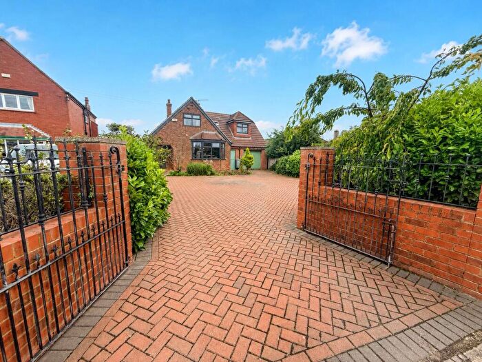 3 Bedroom Detached House For Sale In Bradley Road, Grimsby, DN33