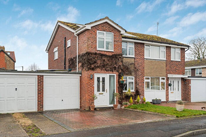 3 Bedroom Semi-Detached House For Sale In Tower Close, Marcham, OX13