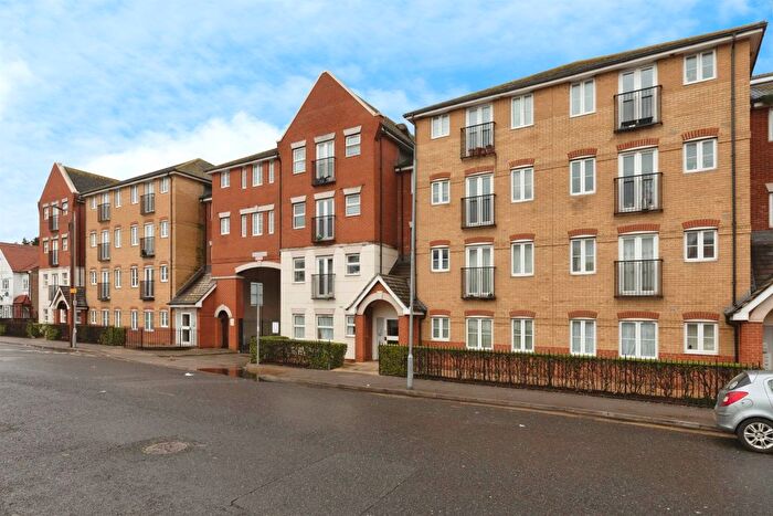 2 Bedroom Flat For Sale In Tanner Street, Barking, IG11