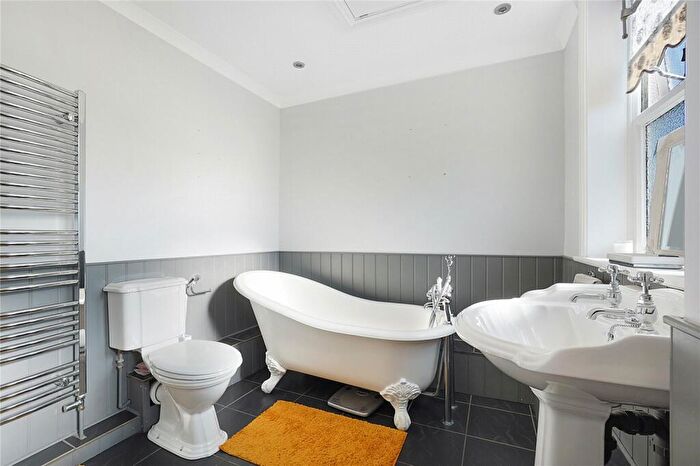 4 Bedroom Detached House For Sale In Goddington Road, Rochester, Kent, ME2