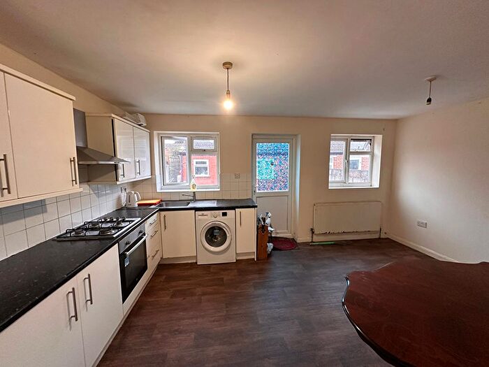 5 Bedroom Semi Detached House To Rent In Bowness Drive, Hounslow, TW4