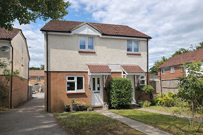 2 Bedroom Property To Rent In Oakwood Close, Midhurst, GU29