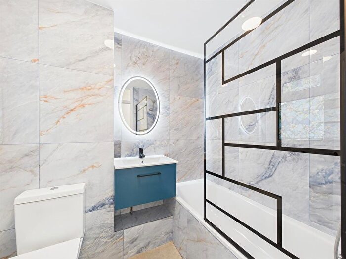 1 Bedroom Flat For Sale In Albert Road, London, N15