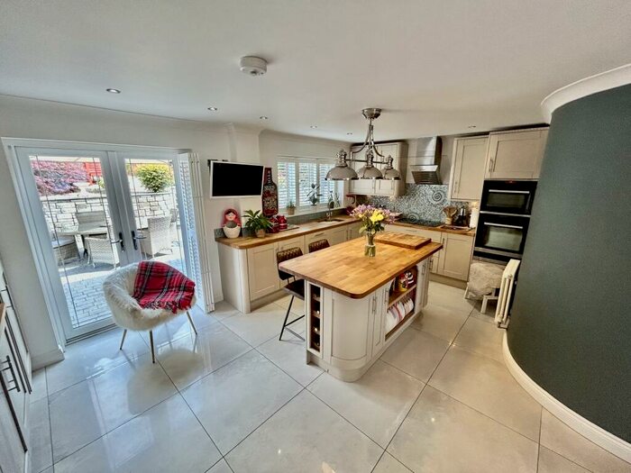 4 Bedroom Detached House For Sale In Gilfach Road, Tonyrefail, Porth, Mid Glamorgan., CF39