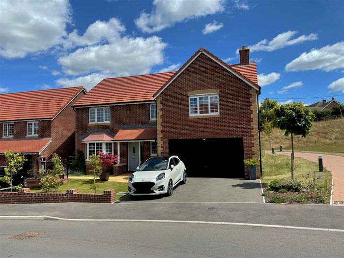 5 Bedroom Detached House For Sale In Valegro Avenue, Newent, GL18