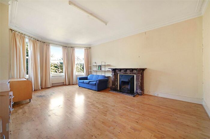 3 Bedroom Flat For Sale In Christchurch Avenue, Brondsbury, NW6