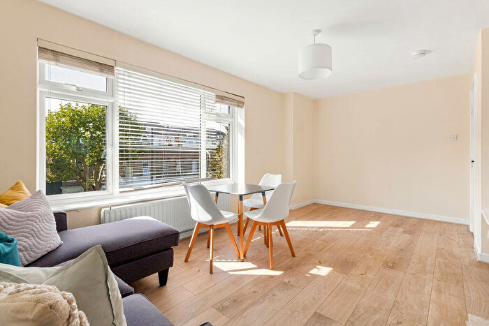 3 Bedroom Apartment For Sale In Fairfield Road, Bow, E3