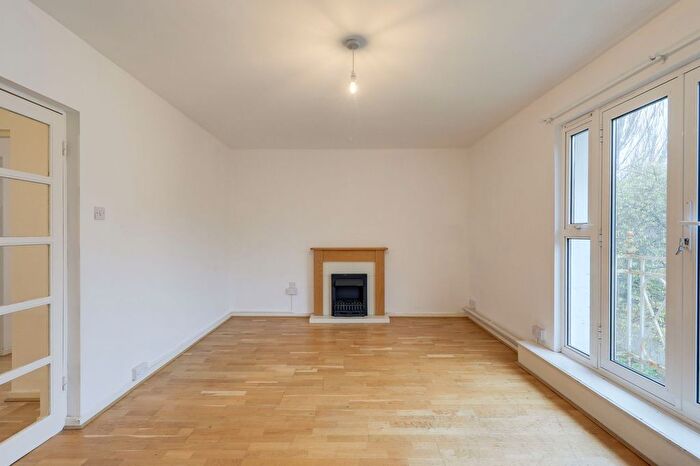 4 Bedroom Flat For Sale In Dunton Court, Forest Hill, SE23