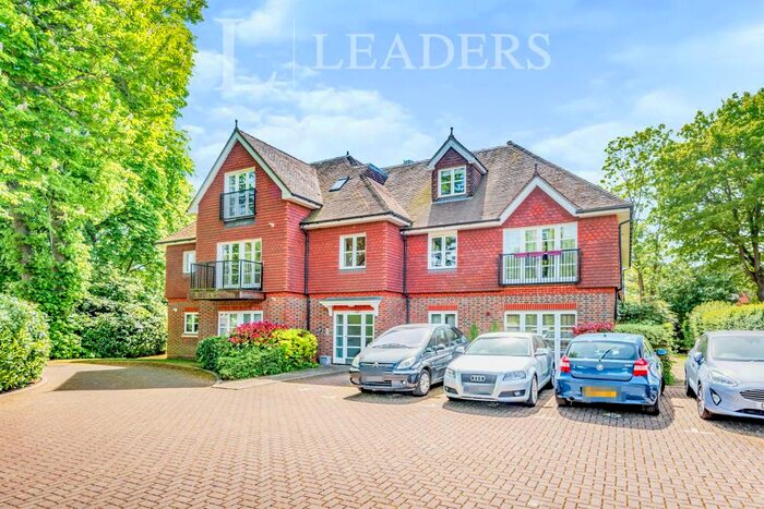 2 Bedroom Property To Rent In Ringley Avenue, Horley, RH6