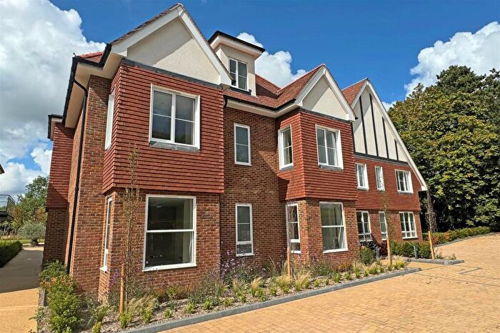 2 Bedroom Apartment For Sale In Furze Hill, Kingswood, KT20