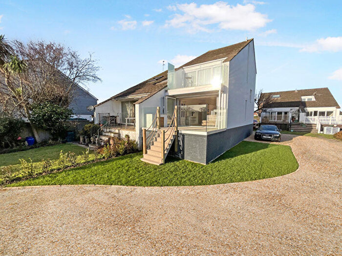 3 Bedroom Semi Detached House For Sale In Christchurch Town Centre, BH23