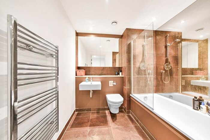 1 Bedroom Flat To Rent In Landmark East, Marsh Wall, E14