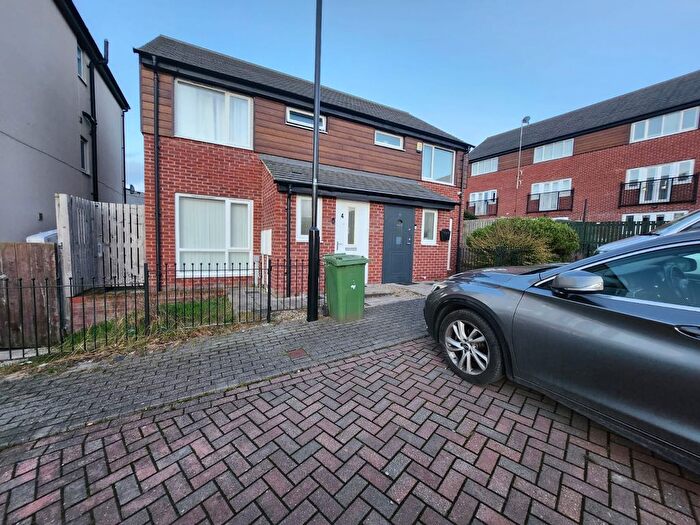 3 Bedroom Semi-Detached House To Rent In Pearsons Drive, Seacroft, Leeds, LS14