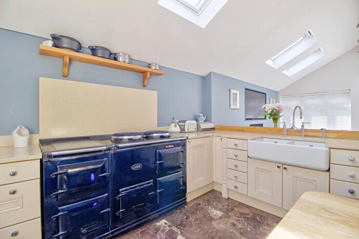 5 Bedroom Detached House For Sale In Reading Road, Winnersh, Wokingham, RG41