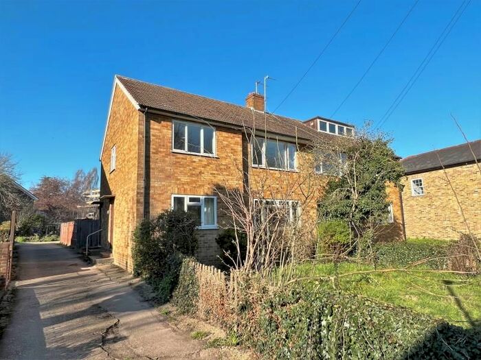 2 Bedroom Maisonette To Rent In Leacroft, Staines, TW18