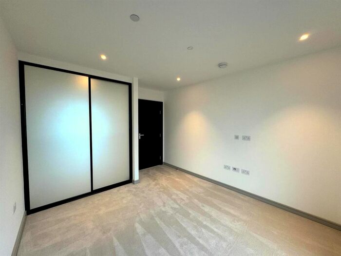 1 Bedroom Flat To Rent In Eden Grove, Staines, TW18