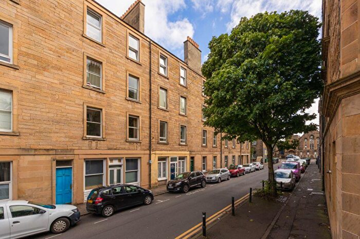 2 Bedroom Flat For Sale In / Brunswick Road, Edinburgh, EH7
