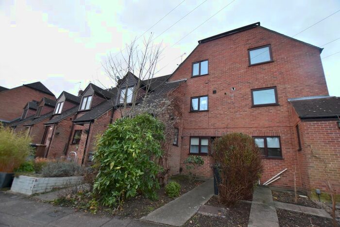 2 Bedroom Flat To Rent In Heron Court, Bishop's Stortford CM23