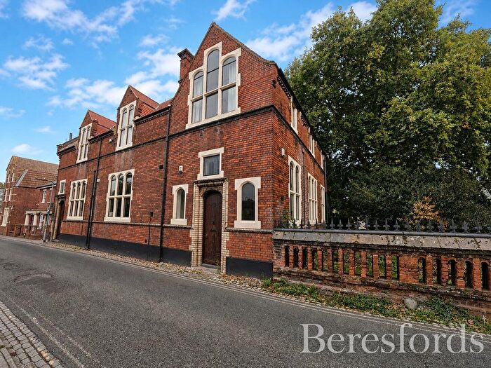 3 Bedroom Semi-Detached House For Sale In Priory Street, Colchester, CO1
