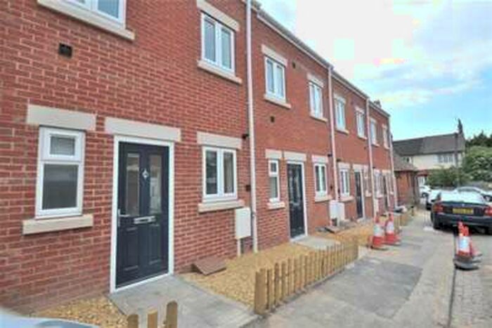 3 Bedroom House To Rent In Melton Street, NN16