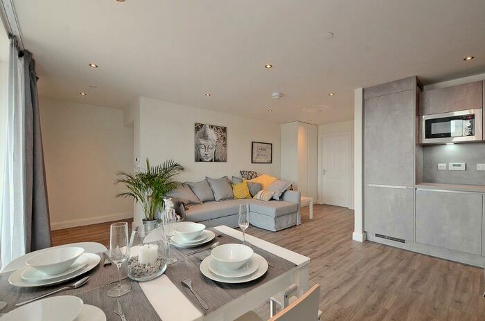 2 Bedroom Penthouse To Rent In Gordon Road, Sharrow Vale, Sheffield, S11