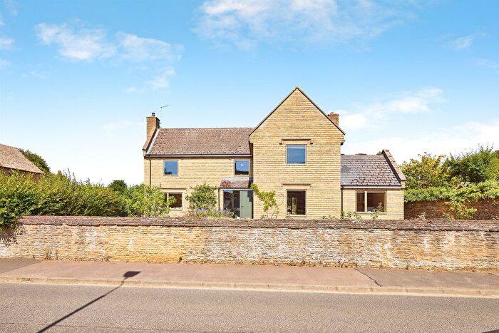 4 Bedroom Detached House For Sale In The Limes, Castor, Peterborough, PE5