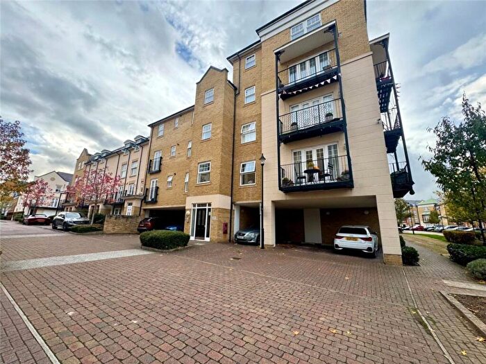 2 Bedroom Flat For Sale In Renwick Drive, Bromley, Kent, BR2
